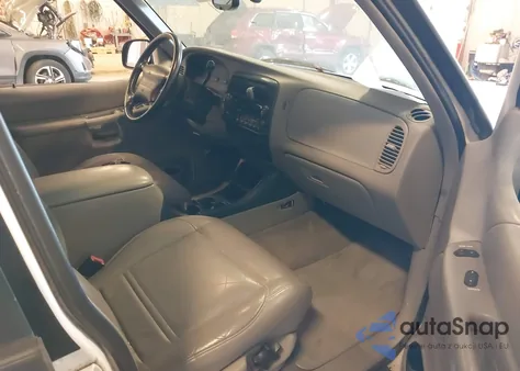 1999 Ford Explorer Eddie Bauer/Limited/Xlt from USA, damaged, VIN 1FMZU34E4XUA22424